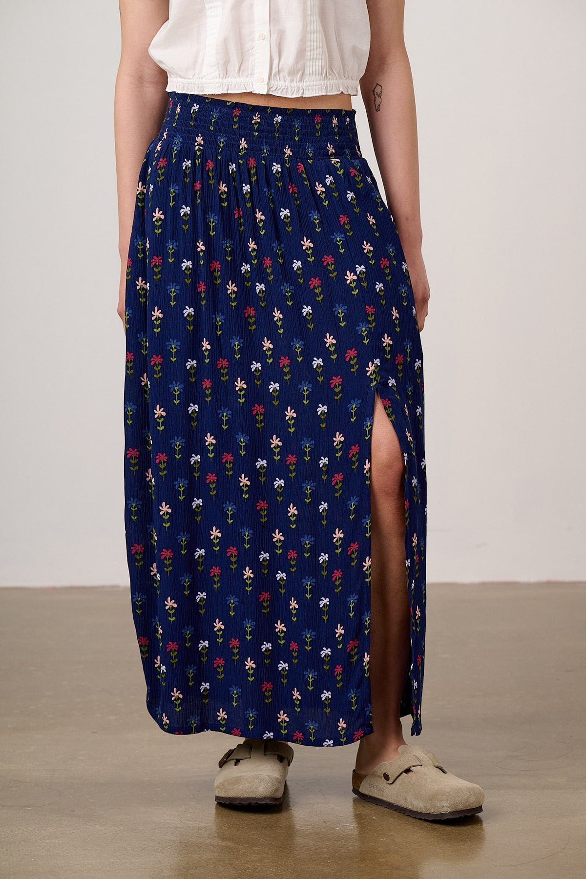 Poppy - Elasticated Waist Skirt in Navy Tulips Print